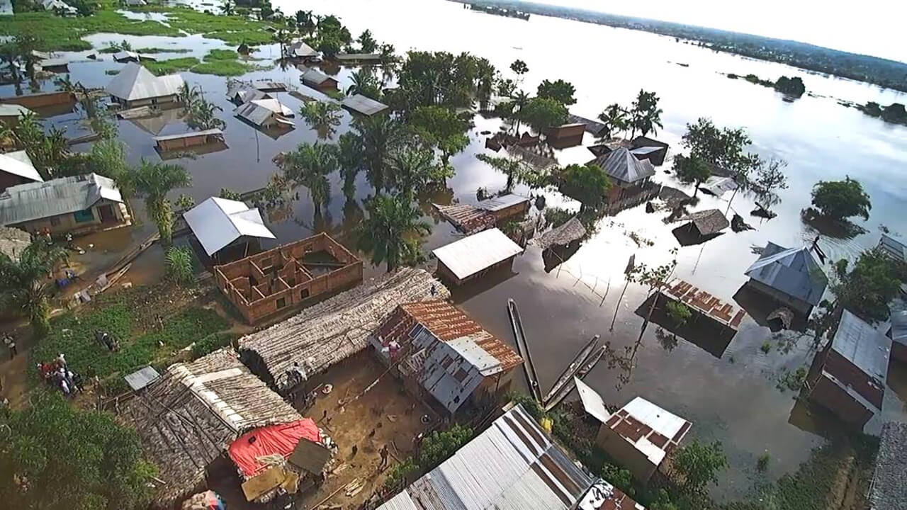 Überflutete Häuser in Kindu im Osten der DR Kongo